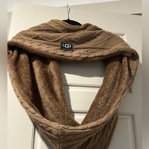 UGG cable knit infinity scarf! - Picture 2 of 6